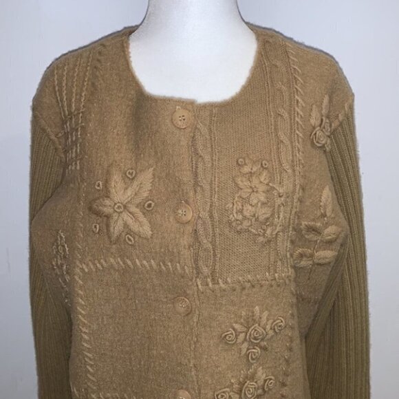 𝅺VINTAGE 100% wool long sleeves button down embroidered chunky knit cardigan M - Picture 4 of 15